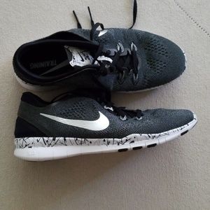 **SOLD** Nike free tr fit 5